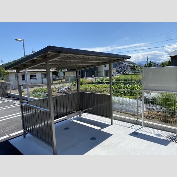 現地周辺 (駐輪場)