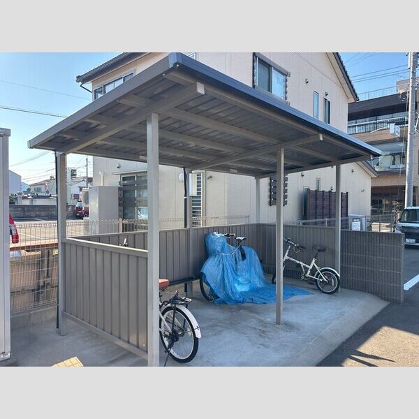 現地周辺 (駐輪場)