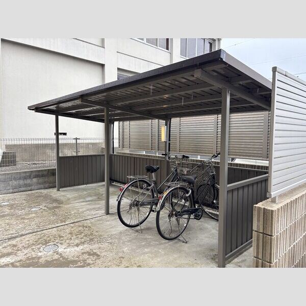 現地周辺 (駐輪場)