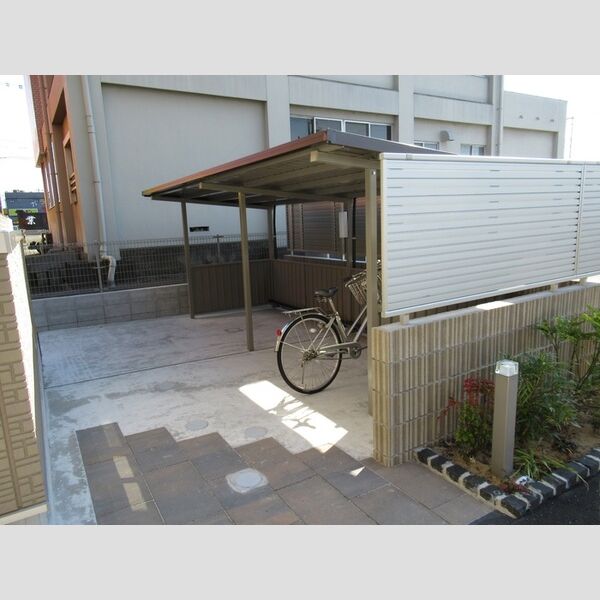 現地周辺 (駐輪場)