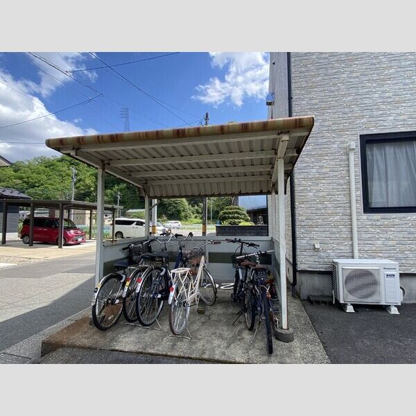 現地周辺 (駐輪場)