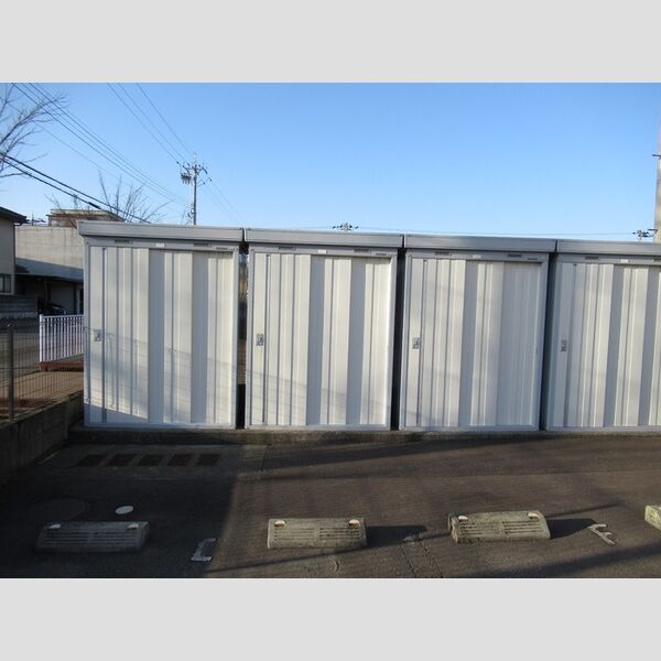 現地周辺 (室外物置)