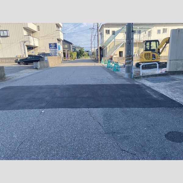 現地周辺 (駐車場前道路)