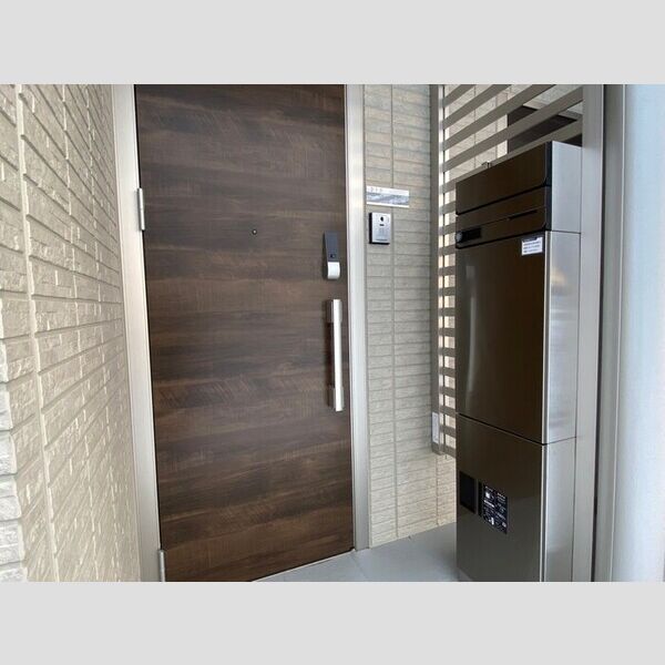 エントランス (玄関ドア&宅配ボックス)