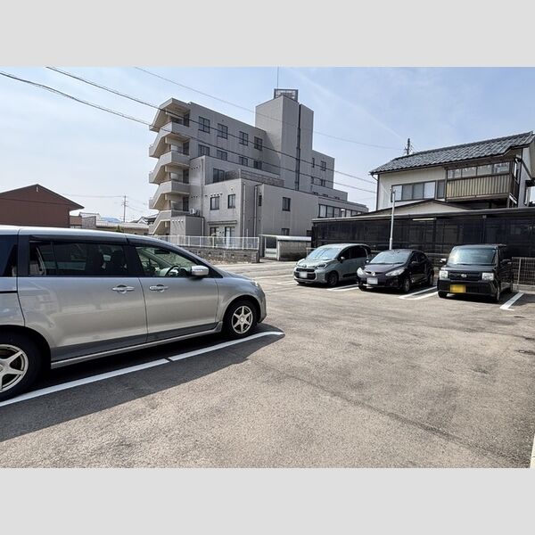 駐車場 (駐車場)