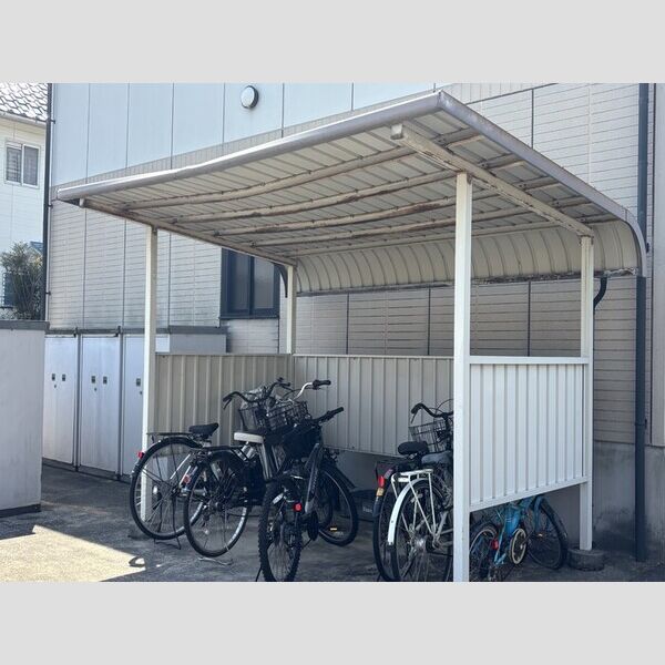 現地周辺 (駐輪場)