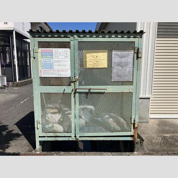 現地周辺 (ゴミ庫)
