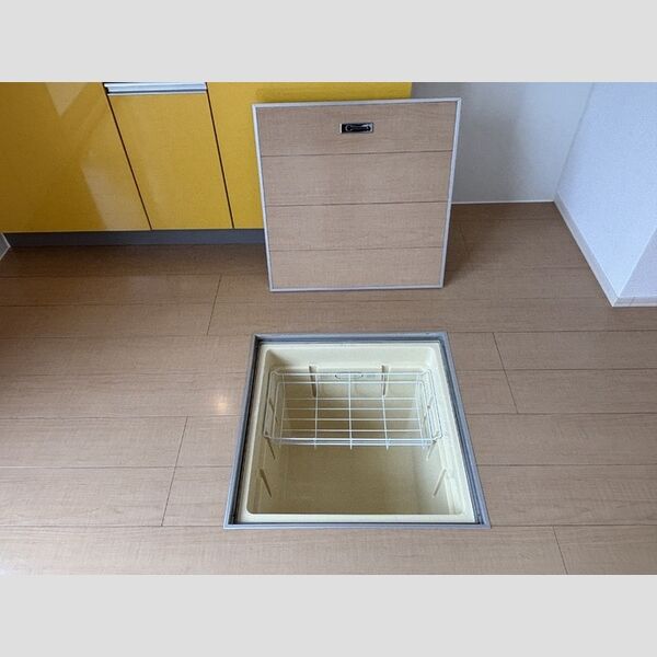 その他 (床下収納)