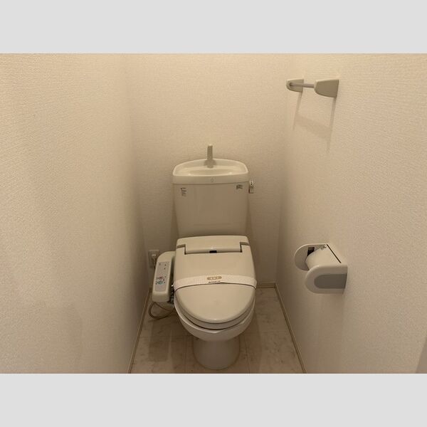 トイレ (トイレ)