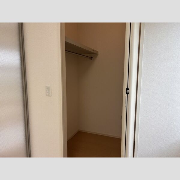 収納 (ウオークインクローゼット)