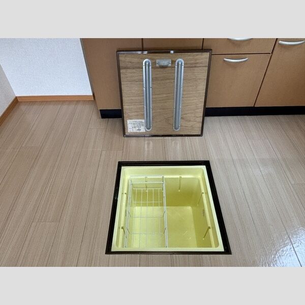 その他 (床下収納)