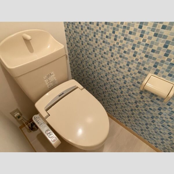 トイレ (トイレ)