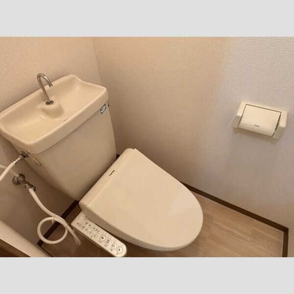 トイレ (トイレ)