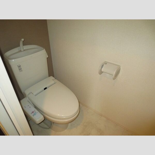 トイレ (トイレ)