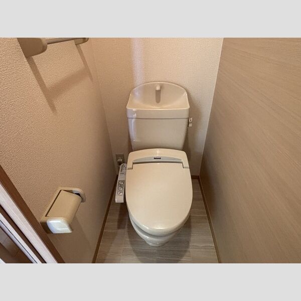 トイレ (トイレ)