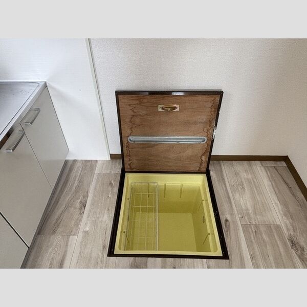 その他 (床下収納)