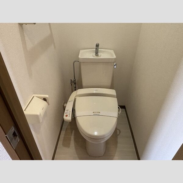 トイレ (トイレ)