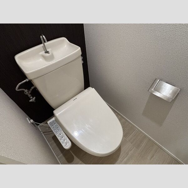 トイレ (トイレ)