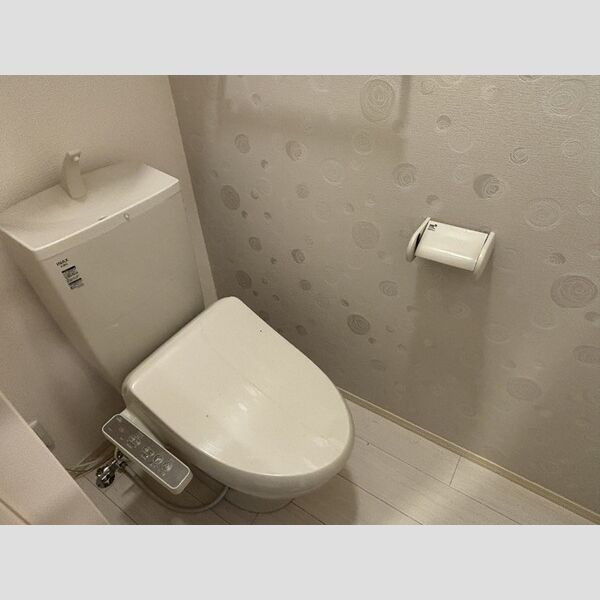 トイレ (トイレ)