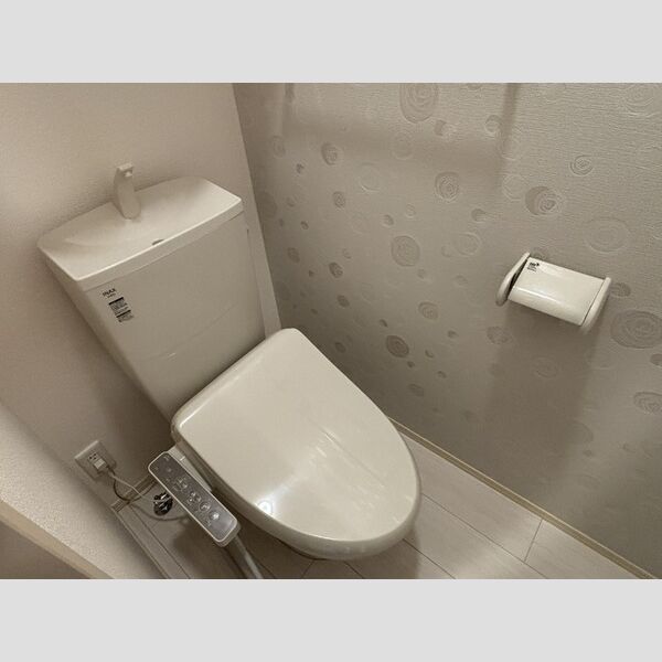 トイレ (トイレ)