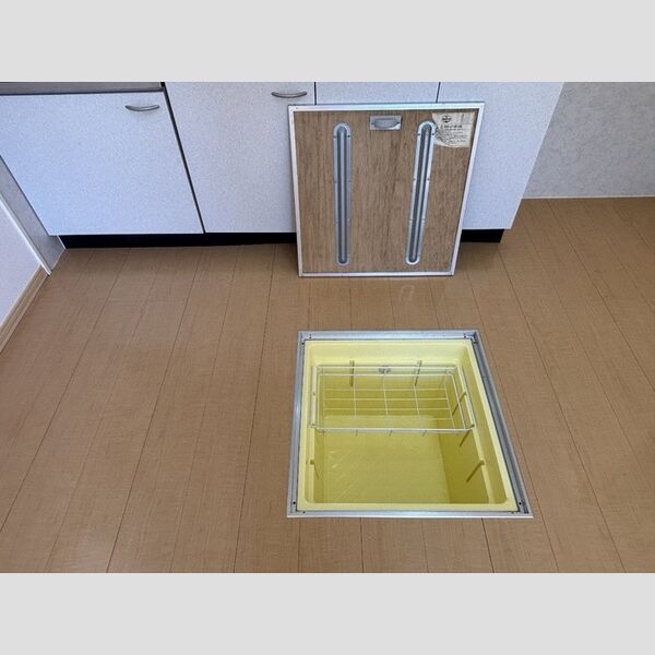 その他 (床下収納)