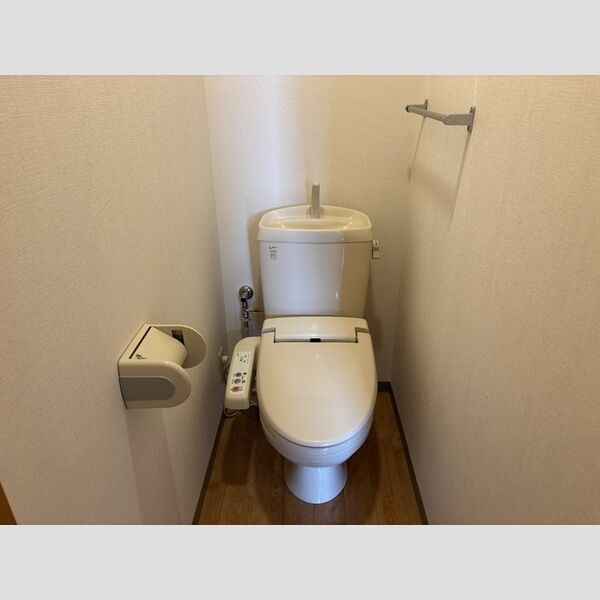 トイレ (トイレ)