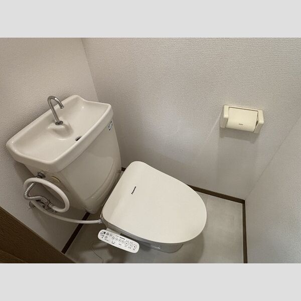 トイレ (トイレ)