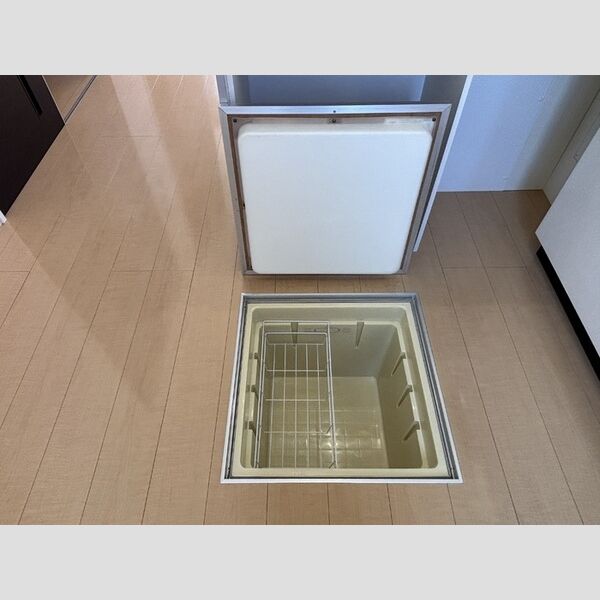 その他 (床下収納)