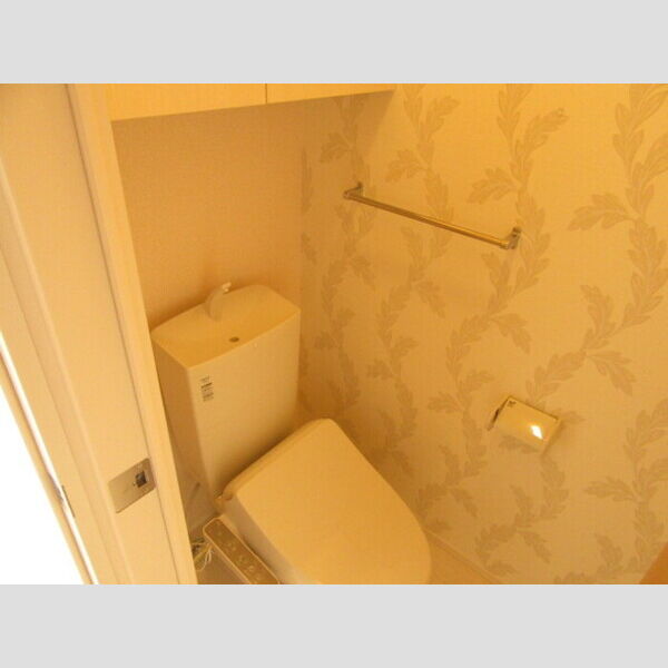 トイレ (トイレ)