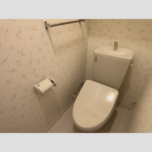 トイレ (トイレ)