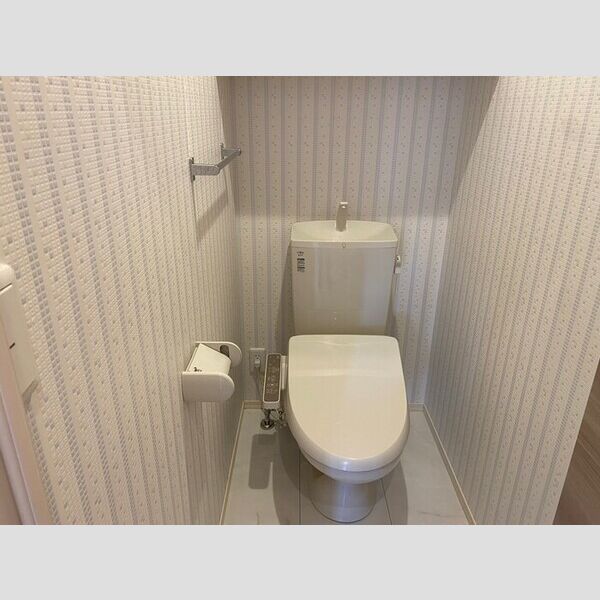 トイレ (トイレ)