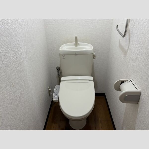 トイレ (トイレ)