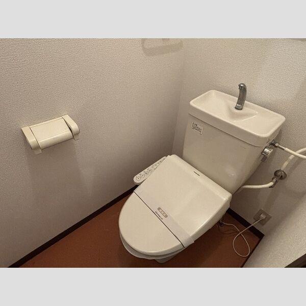 トイレ (トイレ)
