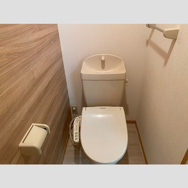 トイレ (トイレ)