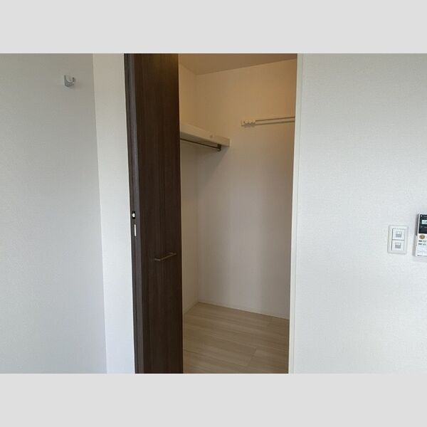 収納 (ウオークインクローゼット)