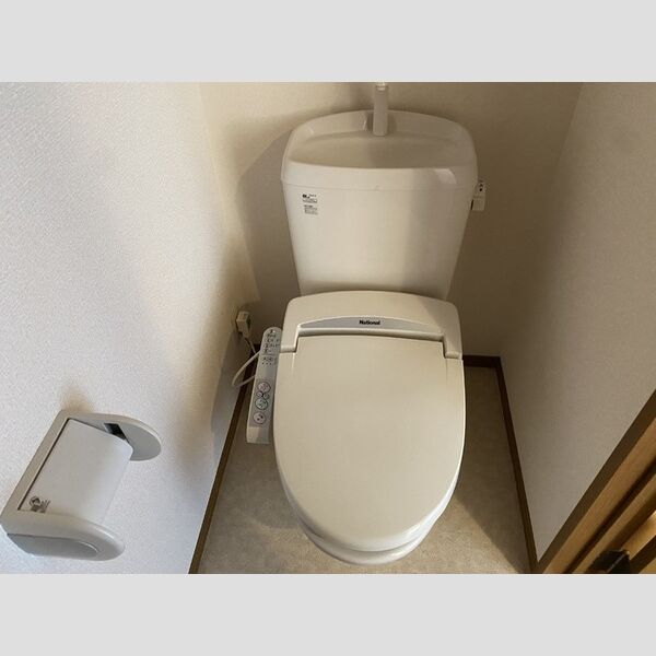 トイレ (トイレ)