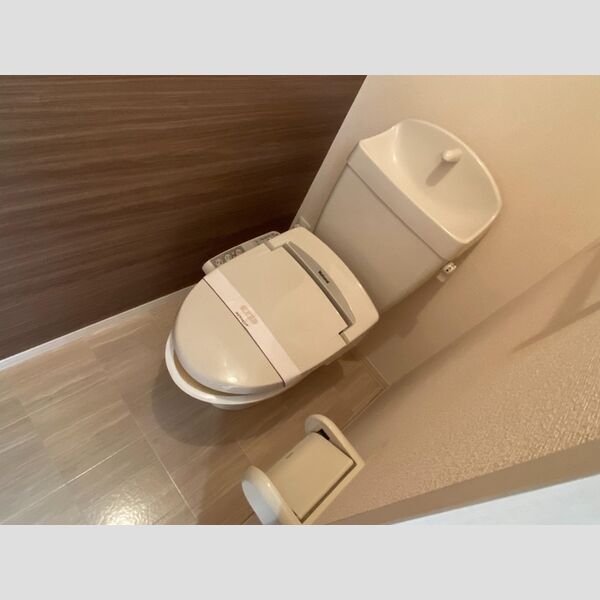 トイレ (トイレ)