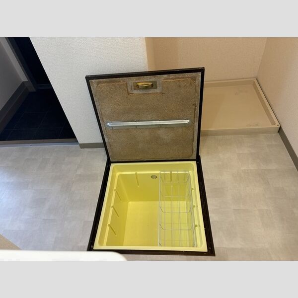 その他 (床下収納)