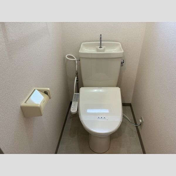 トイレ (トイレ)