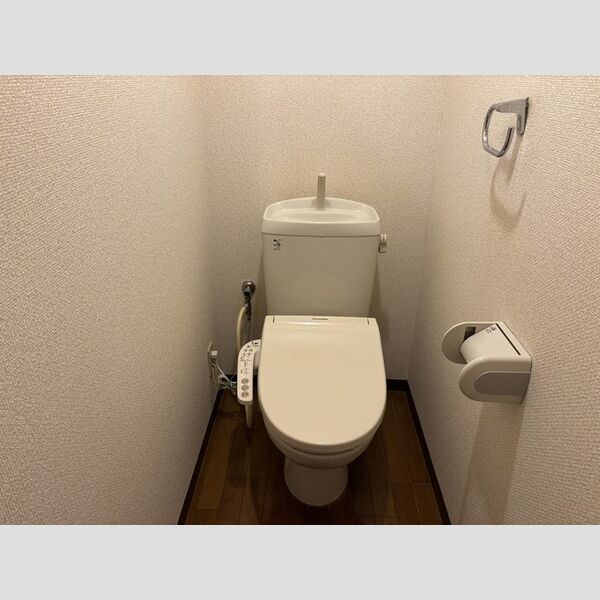 トイレ (トイレ)