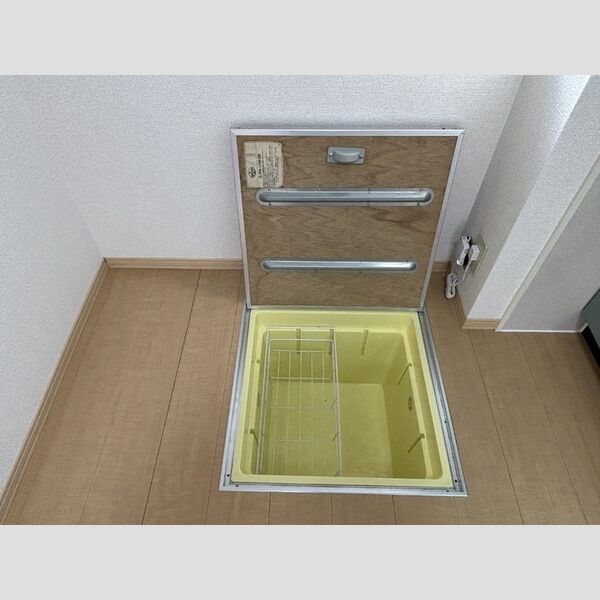 その他 (床下収納)