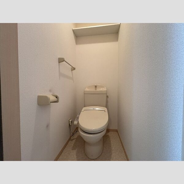 トイレ (トイレ)