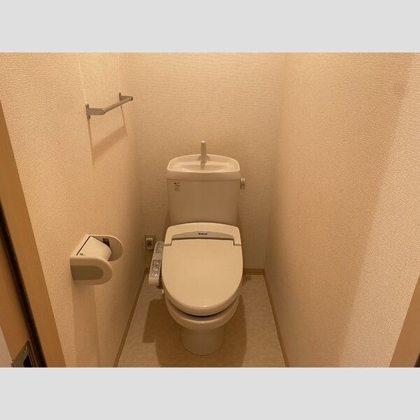 トイレ (トイレ)