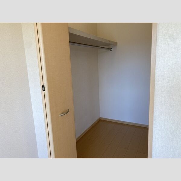 収納 (ウオークインクローゼット)