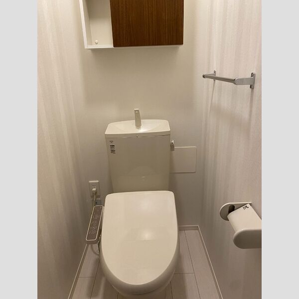 トイレ (トイレ)