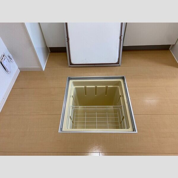 その他 (床下収納)