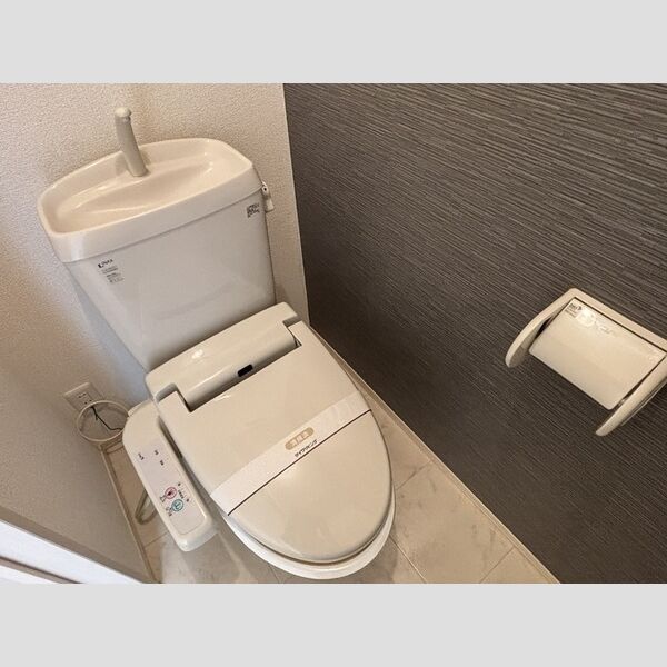 トイレ (トイレ)