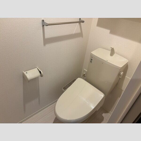 トイレ (トイレ)