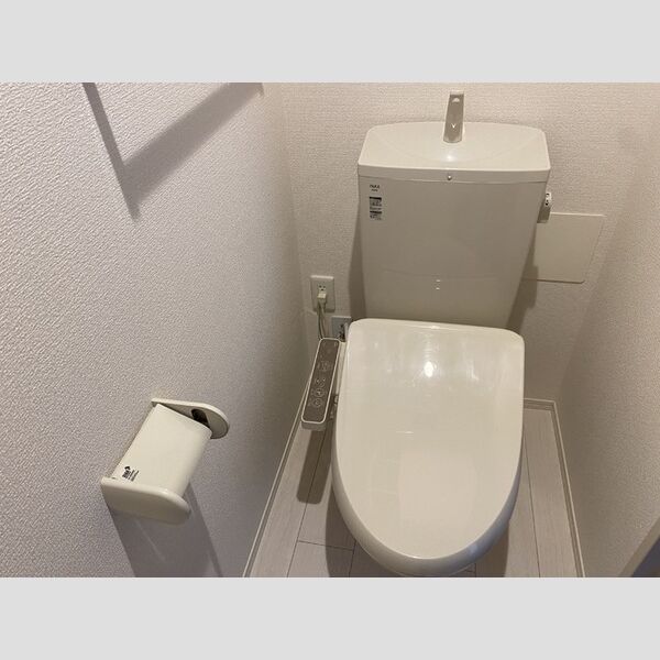 トイレ (トイレ)