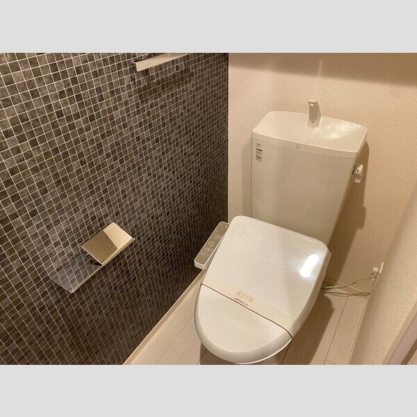 トイレ (トイレ)